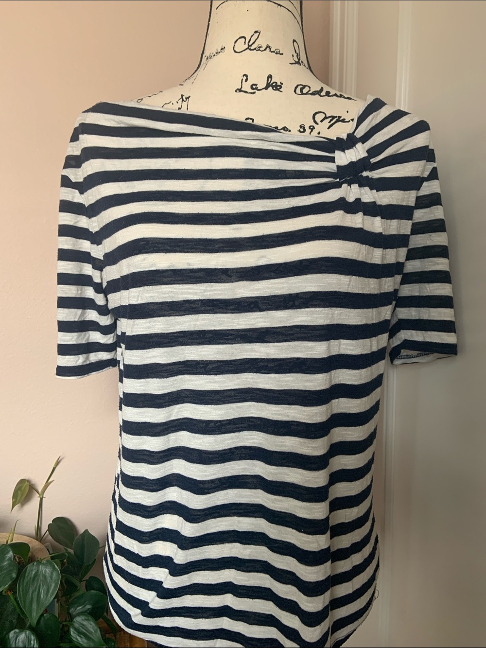 Ellen Tracy bateau neck tee